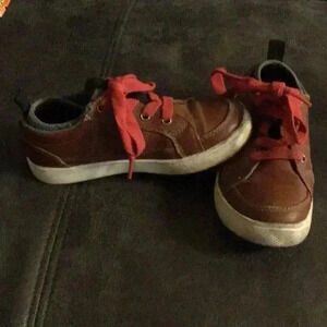 Gently worn boys size 13 cat and jack sneaker